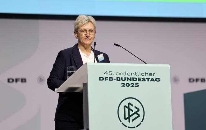 Silke Raml, Vizepräsidentin des Bayerischen Fußball-Verbandes (BFV), spricht am Bundestag des Deutschen Fußball-Bundes (DFB) am 7. November 2025 am DFB-Campus in Frankfurt am Main.