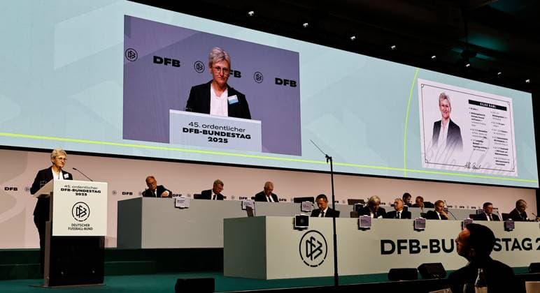 Silke Raml, Vizepräsidentin des Bayerischen Fußball-Verbandes (BFV), spricht am Bundestag des Deutschen Fußball-Bundes (DFB) am 7. November 2025 am DFB-Campus in Frankfurt am Main.