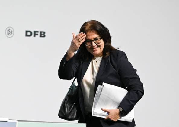 07.11.2025, xsltx, Fussball DFB Medientermine, DFB-Bundestag v.l. Heike Ullrich nach ihrer Wiederwahl in das Präsidium des DFB (DFL DFB REGULATIONS PROHIBIT ANY USE OF PHOTOGRAPHS as IMAGE SEQUENCES and or QUASI-VIDEO)