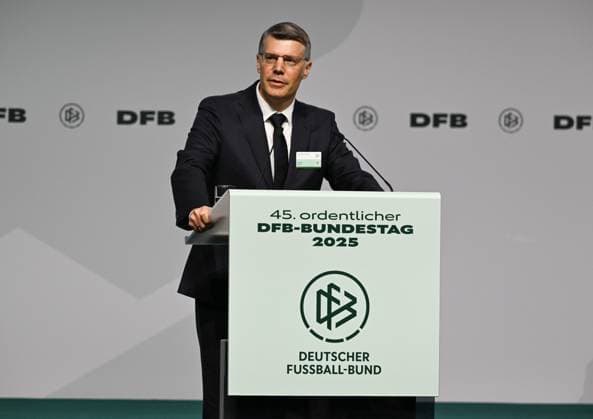 07.11.2025, xsltx, Fussball DFB Medientermine, DFB-Bundestag v.l. Matthias Schöck (Vizepräsident DFB-Strategie bis 2030) (DFL DFB REGULATIONS PROHIBIT ANY USE OF PHOTOGRAPHS as IMAGE SEQUENCES and or QUASI-VIDEO)