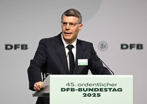 07.11.2025, xsltx, Fussball DFB Medientermine, DFB-Bundestag v.l. Matthias Schöck (Vizepräsident DFB-Strategie bis 2030) (DFL DFB REGULATIONS PROHIBIT ANY USE OF PHOTOGRAPHS as IMAGE SEQUENCES and or QUASI-VIDEO)