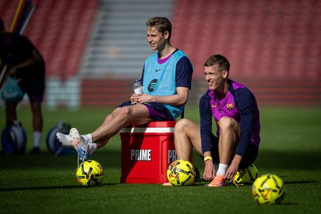 CALCIO - Altro - FC Barcelona, Barca FIRST TRAINING AT SPOTIFY CAMP NOU Frankie De Jong (FC Barcelona) and Dani Olmo (FC Barcelona) are seen during FC Barcelona s first training at Spotify Camp Nou following its renovation. At Spotify Camp Nou in Barcelona, , Spain, on November 07 2025. Photo by Felipe Mondino Barcelona Spain  Copyright: xIPAxSport ABACAx