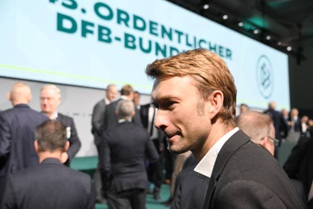 07.11.2025, xsltx, Fussball DFB Medientermine, DFB-Bundestag v.l. Simon Rolfes (DFL DFB REGULATIONS PROHIBIT ANY USE OF PHOTOGRAPHS as IMAGE SEQUENCES and or QUASI-VIDEO)