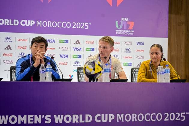 Song Jin PAK Head coach of Korea DPR U-17 Olivier together Alexander AMELINK Head coach of Netherlands U-17 and the captain 6 Renfurm R. C. H. (Midfielder) of Netherlands U-17 during the press conference, PK, Pressekonferenz before the final of the FIFA U17, U 17 Women s World Cup Morocco 2025 match between Korea DOR and Netherlands in Rabat, Morocco, on November 7, 2025, at the Olympic Stadium  Copyright: xAndreaxAmato IPAxSportx xipa-agency.netx xx IPA_67654166 IPA_Agency_IPA67654166