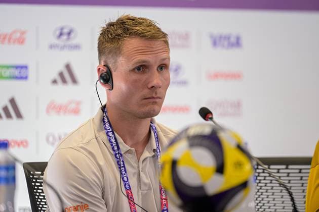 Olivier Alexander AMELINK Head coach of Netherlands U-17 during the press conference, PK, Pressekonferenz before the final of the FIFA U17, U 17 Women s World Cup Morocco 2025 match between Korea DOR and Netherlands in Rabat, Morocco, on November 7, 2025, at the Olympic Stadium  Copyright: xAndreaxAmato IPAxSportx xipa-agency.netx xx IPA_67654192 IPA_Agency_IPA67654192