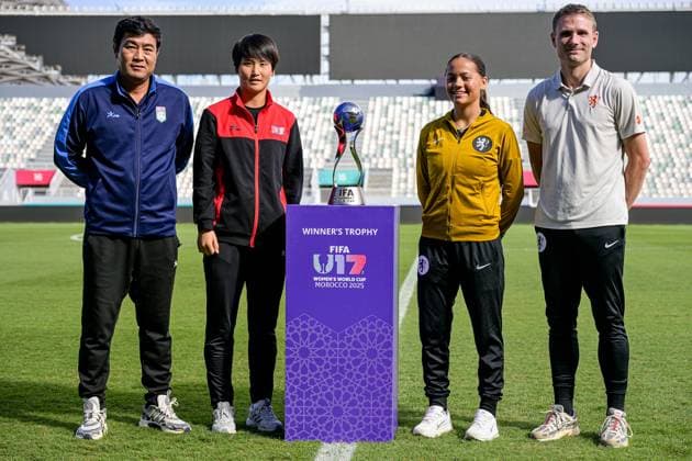 Song Jin PAK Head coach of Korea DPR U-17 and 18 Kim K. Su Jin (Goalkeeper) of Korea DPR U-17 together the captain 6 Renfurm R. C. H. (Midfielder) of Netherlands U-17 and Olivier Alexander AMELINK Head coach of Netherlands U-17 with the winners trophy on the field before the final of the FIFA U17, U 17 Women s World Cup Morocco 2025 match between Korea DOR and Netherlands in Rabat, Morocco, on November 7, 2025, at the Olympic Stadium  Copyright: xAndreaxAmato IPAxSportx xipa-agency.netx xx IPA_67654359 IPA_Agency_IPA67654359