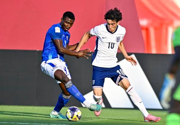 England v Haiti : Group E - FIFA U-17 World Cup Qatar 2025 Luca Williams-Barnett of England and Dieuvens Kenson Resil of Haiti in action during the FIFA U-17 World Cup Qatar 2025 Group E match between England and Haiti in Doha, Qatar, on November 7, 2025. DOHA Qatar Copyright: xNOUSHADx