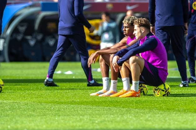 Open training session at the Nou Spotify Camp Nou Barcelona November 7, 2025 Nou Spotify Camp Nou November 7 ,2025 Lamine Yamal (10) of FC Barcelona, Barca and Fermin Lopez (16) of FC Barcelona during the open training session at the Nou Spotify Camp Nou Barcelona ESP Copyright: xS.xRosx