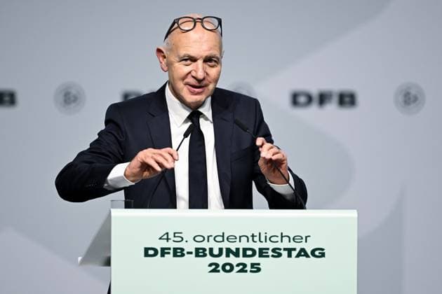 GER, Bernd Neuendorf (DFB Praesident) spricht auf dem 45. Ordentlichen DFB-Bundestag im DFB-Campus in Frankfurt am Main, 7.11.2025. 45. Ordentlicher DFB-Bundestag in Frankfurt am Main Frankfurt am Main Copyright: xEibner-Pressefoto FlorianxWiegandx EP_FWD