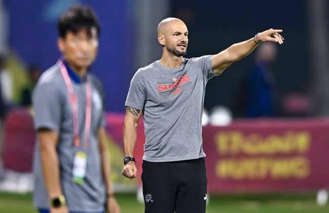 Switzerland v Republic of Korea : Group F - FIFA U-17 World Cup Qatar 2025 Luigi Pisino, head coach of Switzerland, reacts during the FIFA U-17 World Cup Qatar 2025 Group F match between Switzerland and Republic of Korea in Doha, Qatar, on November 7, 2025. DOHA Qatar Copyright: xNOUSHADx