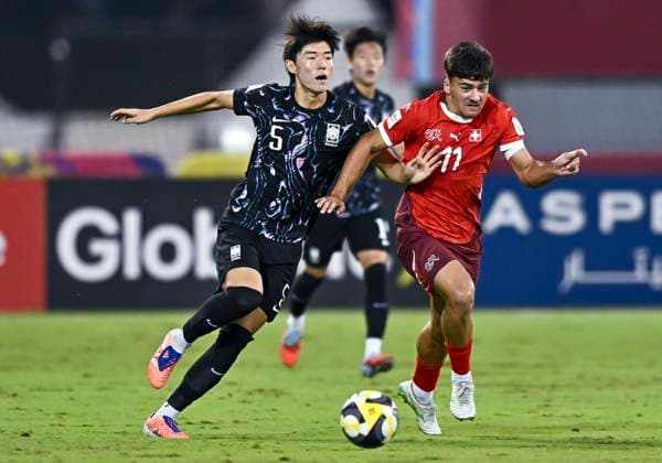 Switzerland v Republic of Korea : Group F - FIFA U-17 World Cup Qatar 2025 Scherrer Nevio of Switzerland and Hyeonbin Koo of Republic of Korea in action during the FIFA U-17 World Cup Qatar 2025 Group F match between Switzerland and Republic of Korea in Doha, Qatar, on November 7, 2025. DOHA Qatar Copyright: xNOUSHADx