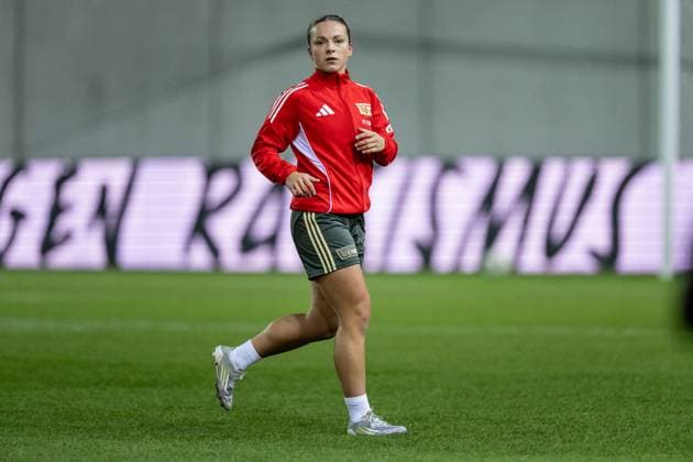 Lisa Heiseler (1. FC Union Berlin, 07) beim Aufwaermen GER, FC Bayern Muenchen Frauen vs. 1. FC Union Berlin, Fussball, Google Pixel Frauen-Bundesliga, 10. Spieltag, Saison 2025 2026, 07.11.2025. (DFL DFB REGULATIONS PROHIBIT ANY USE OF PHOTOGRAPHS as IMAGE SEQUENCES and or QUASI-VIDEO). GER, FC Bayern Muenchen Frauen vs. 1. FC Union Berlin, Fussball, Google Pixel Frauen-Bundesliga, 10. Spieltag, Saison 2025 2026, 07.11.2025. Muenchen Copyright: xEibner-Pressefoto HeikexFeinerx EP_HFR