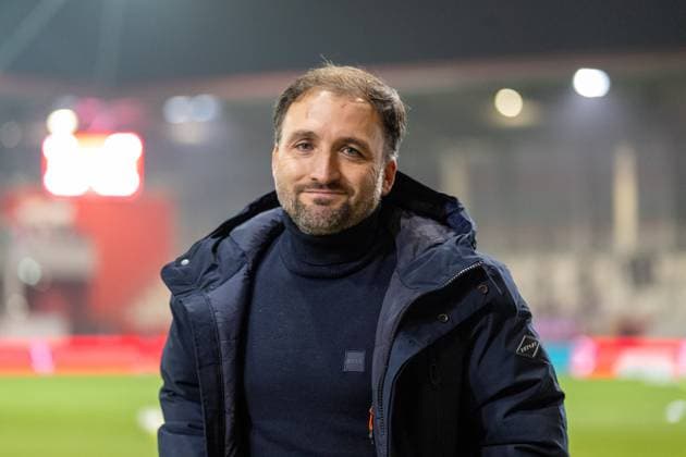 Cheftrainer Jose Barcala (FC Bayern Muenchen Frauen), FC Bayern Frauen Muenchen - 1. FC Union Berlin, Google Pixel Frauenbundesliga, 10. Spieltag, 07.11.25 DFB regulations prohibit any use of photographs as image sequences and or quasi-video. (kolbert-press) Muenchen Bayern Deutschland