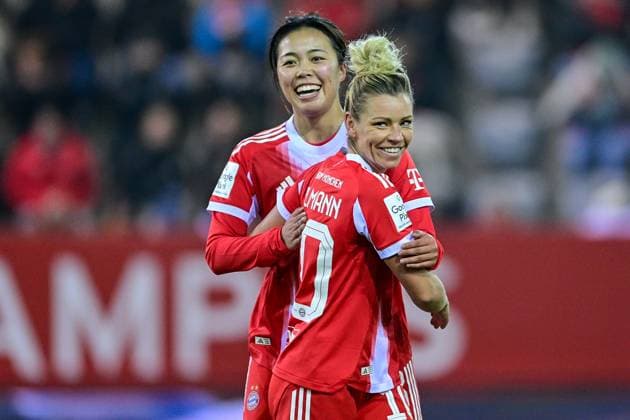 v.li.: Momoko TANAKINAWA (FC Bayern Muenchen, FCB, 18) und Linda DALLMANN (FC Bayern Muenchen, FCB, 10) mit Torjubel, Jubel, Torjubel, Torerfolg, celebrate the goal, goal, celebration, Jubel ueber das Tor zum 1:0 durch Linda DALLMANN (FC Bayern Muenchen, FCB, 10) , optimistisch, Action, Aktion, 07.11.2025, München (Deutschland), Fussball, Google Pixel Frauen-Bundesliga, FC Bayern München - 1. FC Union Berlin, DFB DFL REGULATIONS PROHIBIT ANY USE OF PHOTOGRAPHS AS IMAGE SEQUENCES AND OR QUASI-VIDEO.