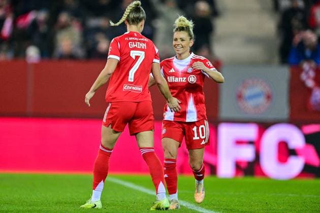 v.li.: Giulia GWINN (FC Bayern Muenchen, FCB, 7) und Linda DALLMANN (FC Bayern Muenchen, FCB, 10) mit Torjubel, Jubel, Torjubel, Torerfolg, celebrate the goal, goal, celebration, Jubel ueber das Tor zum 3:0 durch Giulia GWINN (FC Bayern Muenchen, FCB, 7), optimistisch, Action, Aktion, 07.11.2025, München (Deutschland), Fussball, Google Pixel Frauen-Bundesliga, FC Bayern München - 1. FC Union Berlin, DFB DFL REGULATIONS PROHIBIT ANY USE OF PHOTOGRAPHS AS IMAGE SEQUENCES AND OR QUASI-VIDEO.
