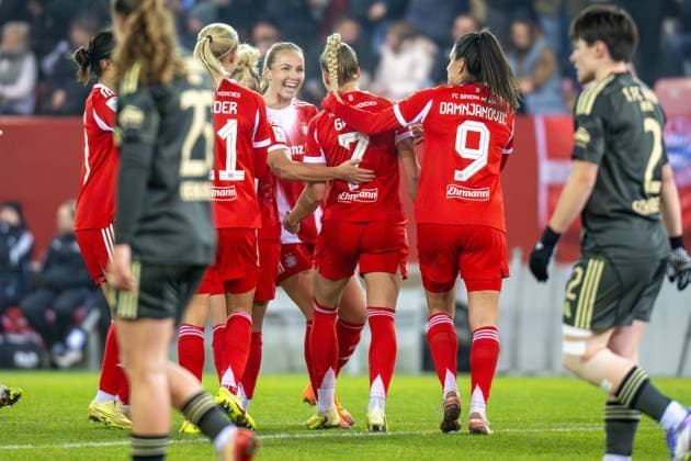 Torjubel zum 3:0, Team FC Bayern Frauen, FC Bayern Frauen Muenchen - 1. FC Union Berlin, Google Pixel Frauenbundesliga, 10. Spieltag, 07.11.25 DFB regulations prohibit any use of photographs as image sequences and or quasi-video. (kolbert-press) Muenchen Bayern Deutschland