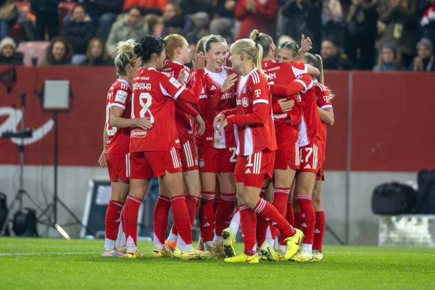 Torjubel zum 3:0, Team FC Bayern Frauen, FC Bayern Frauen Muenchen - 1. FC Union Berlin, Google Pixel Frauenbundesliga, 10. Spieltag, 07.11.25 DFB regulations prohibit any use of photographs as image sequences and or quasi-video. (kolbert-press) Muenchen Bayern Deutschland