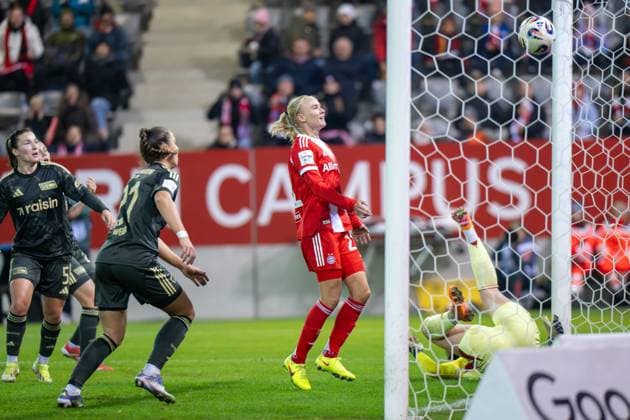 Torjubel zum 2:0, Pernille Harder 21 (FC Bayern Muenchen Frauen), FC Bayern Frauen Muenchen - 1. FC Union Berlin, Google Pixel Frauenbundesliga, 10. Spieltag, 07.11.25 DFB regulations prohibit any use of photographs as image sequences and or quasi-video. (kolbert-press) Muenchen Bayern Deutschland