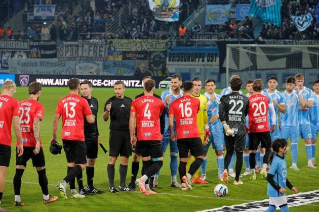 CFC vs VSG Altglienicke 07.11.2025, Chemnitz, eins Stadion- An der Gellertstrasse, Fussball, Regionalliga Nordost, Saison 2025 2026, 15. Spieltag, CFC, CFC vs VSG Altglienicke Die Mannschaften stellen sich vor. Chemnitz Sachsen BRD