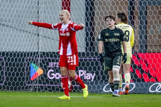 Pernille Harder (FC Bayern Muenchen Frauen, 21) bejubelt das Tor zum 3:0 durch Giulia Gwinn (FC Bayern Muenchen Frauen, 07) - nicht im Bild, Tomke Schneider (1. FC Union Berlin, 02) und Nadine Boehi (Torfrau, 1. FC Union Berlin, 28) sind bedient GER, FC Bayern Muenchen Frauen vs. 1. FC Union Berlin, Fussball, Google Pixel Frauen-Bundesliga, 10. Spieltag, Saison 2025 2026, 07.11.2025. (DFL DFB REGULATIONS PROHIBIT ANY USE OF PHOTOGRAPHS as IMAGE SEQUENCES and or QUASI-VIDEO). GER, FC Bayern Muenchen Frauen vs. 1. FC Union Berlin, Fussball, Google Pixel Frauen-Bundesliga, 10. Spieltag, Saison 2025 2026, 07.11.2025. Muenchen Copyright: xEibner-Pressefoto HeikexFeinerx EP_HFR