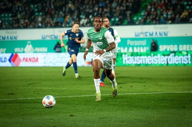 Noel Futkeu 9 (Spvgg Greuther Fuerth) in Aktion, SpVgg Greuther Fuerth vs. SC Preussen Muenster, Fussball, Maenner, DFL, 2. Bundesliga, Saison 2025 2026, Sportpark Ronhof Thomas Sommer, 12. Spieltag, 07.11.2025 Fuerth Bayern Deutschland