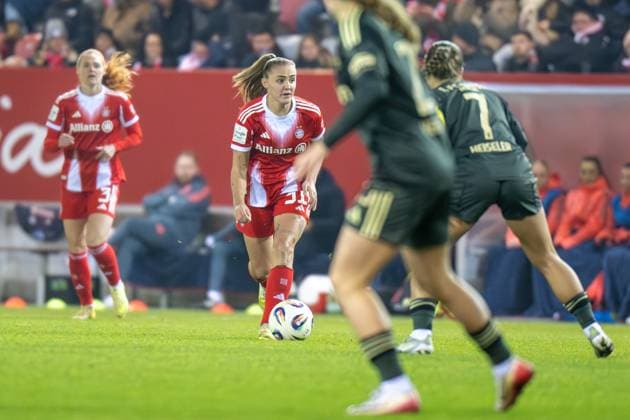 Georgia Stanway 31 (FC Bayern Muenchen Frauen), FC Bayern Frauen Muenchen - 1. FC Union Berlin, Google Pixel Frauenbundesliga, 10. Spieltag, 07.11.25 DFB regulations prohibit any use of photographs as image sequences and or quasi-video. (kolbert-press) Muenchen Bayern Deutschland