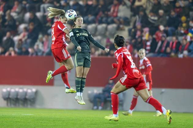 Pernille Harder 21 (FC Bayern Muenchen Frauen), Kopfball im Zweikampf, FC Bayern Frauen Muenchen - 1. FC Union Berlin, Google Pixel Frauenbundesliga, 10. Spieltag, 07.11.25 DFB regulations prohibit any use of photographs as image sequences and or quasi-video. (kolbert-press) Muenchen Bayern Deutschland *** Pernille Harder 21 FC Bayern Muenchen Frauen , header in duel, FC Bayern Frauen Muenchen 1 FC Union Berlin, Google Pixel Frauenbundesliga, 10 Spieltag, 07 11 25 DFB regulations prohibit any use of photographs as image sequences and or quasi video kolbert press Muenchen Bayern Germany Copyright: xkolbert-press UlrichxGamelx