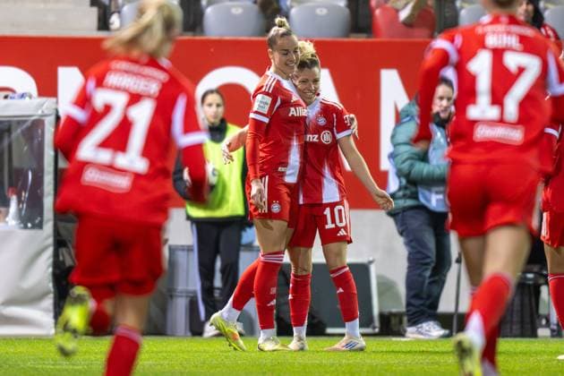 Torjubel zum 4:0 FC Bayern Frauen, Giulia Gwinn 7 (FC Bayern Muenchen Frauen), Linda Dallmann 10 (FC Bayern Muenchen Frauen), FC Bayern Frauen Muenchen - 1. FC Union Berlin, Google Pixel Frauenbundesliga, 10. Spieltag, 07.11.25 DFB regulations prohibit any use of photographs as image sequences and or quasi-video. (kolbert-press) Muenchen Bayern Deutschland