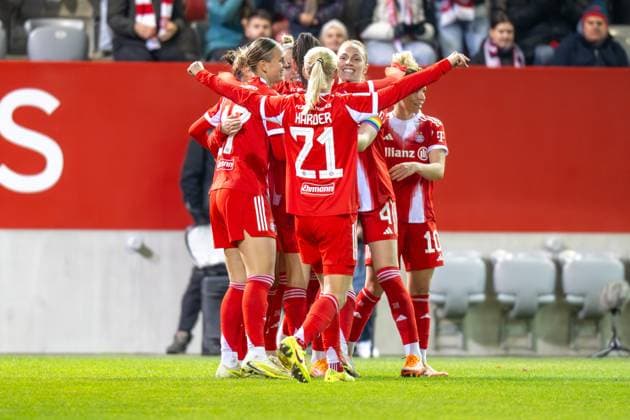 Torjubel zum 4:0 FC Bayern Frauen, Giulia Gwinn 7 (FC Bayern Muenchen Frauen), FC Bayern Frauen Muenchen - 1. FC Union Berlin, Google Pixel Frauenbundesliga, 10. Spieltag, 07.11.25 DFB regulations prohibit any use of photographs as image sequences and or quasi-video. (kolbert-press) Muenchen Bayern Deutschland