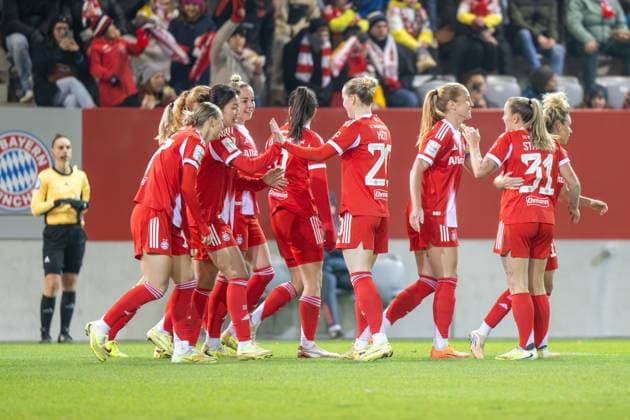 Torjubel zum 4:0 FC Bayern Frauen, Giulia Gwinn 7 (FC Bayern Muenchen Frauen), FC Bayern Frauen Muenchen - 1. FC Union Berlin, Google Pixel Frauenbundesliga, 10. Spieltag, 07.11.25 DFB regulations prohibit any use of photographs as image sequences and or quasi-video. (kolbert-press) Muenchen Bayern Deutschland