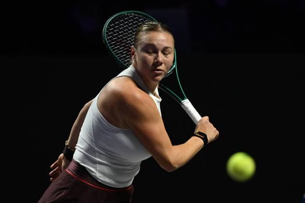Aryna Sabalenka v Amanda Anisimova - 2025 WTA, Tennis Damen Finals RIYADH, SAUDI ARABIA - NOVEMBER 7: Amanda Anisimova of the United States plays against Aryna Sabalenka (not seen) in the second semifinal on Day 7 of the 2025 WTA Finals, part of the Hologic WTA Tour, at King Saud University Indoor Arena in Riyadh, Saudi Arabia, on November 7, 2025. Artur Widak Anadolu Riyadh Saudi Arabia. Editorial use only. Please get in touch for any other usage.  Copyright: x2025xAnadoluxArturxWidakx