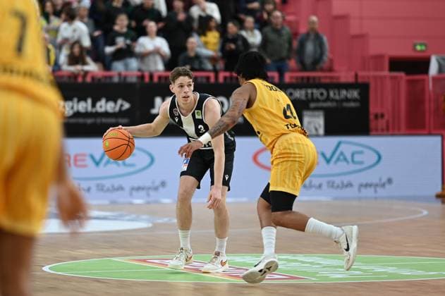 Aiden Warnholtz (Giessen 46ers, 03) GER, Tigers Tuebingen vs. Giessen 46ers, Basketball, Herren, Pro A, 2. Barmer Basketball Bundesliga, Saison 2025 2026, 07.11.2025 GER, Tigers Tuebingen vs. Giessen 46ers, Basketball, Herren, Pro A, 2. Barmer Basketball Bundesliga, Saison 2025 2026, 07.11.2025 Tuebingen Copyright: xEibner-Pressefoto NicolasxWoernx EP_NWN