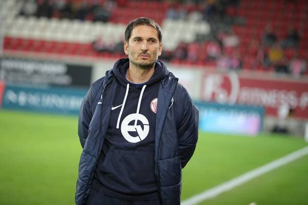 07.11.2025 xmgoodx Offenbach am Main, Sparda-Bank-Hessen Stadion - Stadion Bieberer Berg Regionalliga Saison 2025 2026 Kickers Offenbach (OFC) - FC Freiburg II Trainer OFC Kristjan Glibo