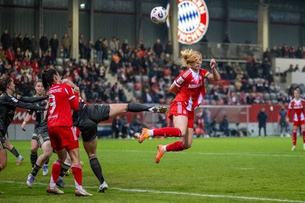 Glodis Perla Viggosdottir 4 (FC Bayern Muenchen Frauen), FC Bayern Frauen Muenchen - 1. FC Union Berlin, Google Pixel Frauenbundesliga, 10. Spieltag, 07.11.25 DFB regulations prohibit any use of photographs as image sequences and or quasi-video. (kolbert-press) Muenchen Bayern Deutschland