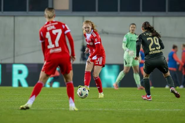 Stine Ballisager Pedersen 3 (FC Bayern Muenchen Frauen), FC Bayern Frauen Muenchen - 1. FC Union Berlin, Google Pixel Frauenbundesliga, 10. Spieltag, 07.11.25 DFB regulations prohibit any use of photographs as image sequences and or quasi-video. (kolbert-press) Muenchen Bayern Deutschland