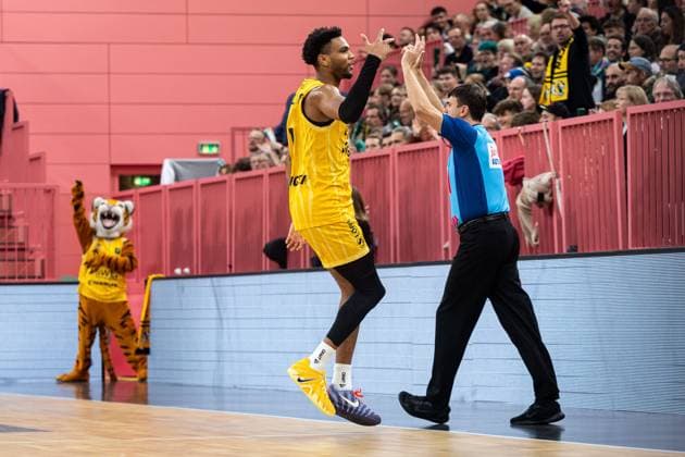 Tigers Tuebingen - Giessen 46ers, Herren, 2. Bundesliga, Barmer 2. Basketball Bundesliga, pro A, 7. Spieltag, Spielzeit 2025 2026, 07.11.2025 Bernard Pelote (Tigers Tuebingen, 01) jubelt nach dem Dreier