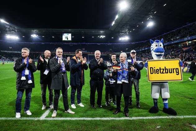 Fussball, 3.Liga Saison 2025 2026 14.Spieltag MSV Duisburg - SV Waldhof Mannheim 07.11.2025, schauinsland-reisen-arena Ehrung DFB Ehrenspielführer Bernard Dietz Duisburg schauinsland-reisen-arena Nordrhein-Westfalen Deutschland