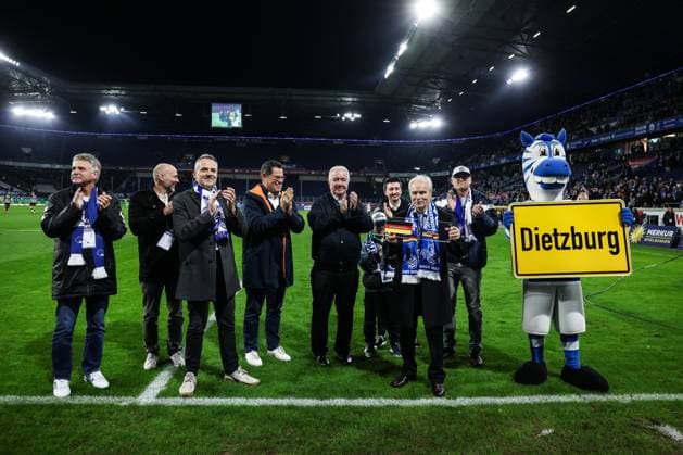 Fussball, 3.Liga Saison 2025 2026 14.Spieltag MSV Duisburg - SV Waldhof Mannheim 07.11.2025, schauinsland-reisen-arena Ehrung DFB Ehrenspielführer Bernard Dietz Duisburg schauinsland-reisen-arena Nordrhein-Westfalen Deutschland