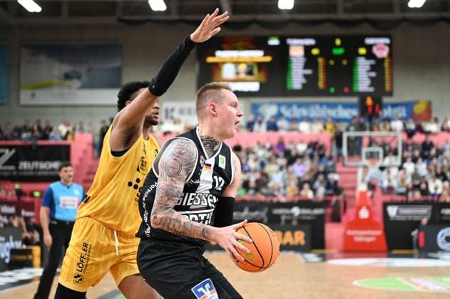 Robin Benzing (Giessen 46ers, 12) GER, Tigers Tuebingen vs. Giessen 46ers, Basketball, Herren, Pro A, 2. Barmer Basketball Bundesliga, Saison 2025 2026, 07.11.2025 GER, Tigers Tuebingen vs. Giessen 46ers, Basketball, Herren, Pro A, 2. Barmer Basketball Bundesliga, Saison 2025 2026, 07.11.2025 Tuebingen Copyright: xEibner-Pressefoto NicolasxWoernx EP_NWN