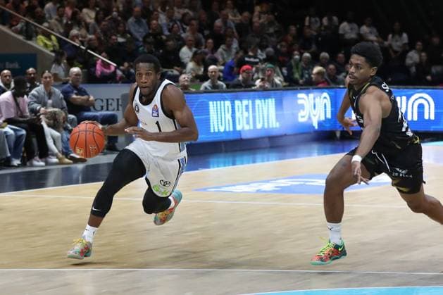 07.11.2025, xtgx, Basketball easyCredit BBL, Basketball Loewen Braunschweig - Veolia Hamburg Towers emspor, v.l. Carlos Stewart (Hamburg, 1) Braunschweig