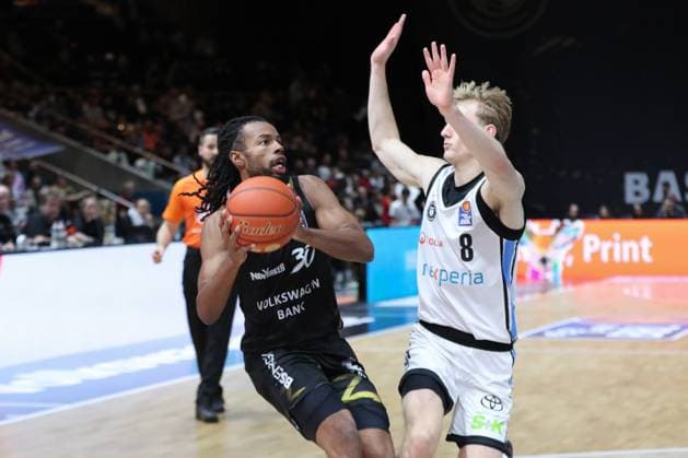 07.11.2025, xtgx, Basketball easyCredit BBL, Basketball Loewen Braunschweig - Veolia Hamburg Towers emspor, v.l. Chip Flanigan (Braunschweig, 30), Jared Grey (Hamburg, 8) Braunschweig