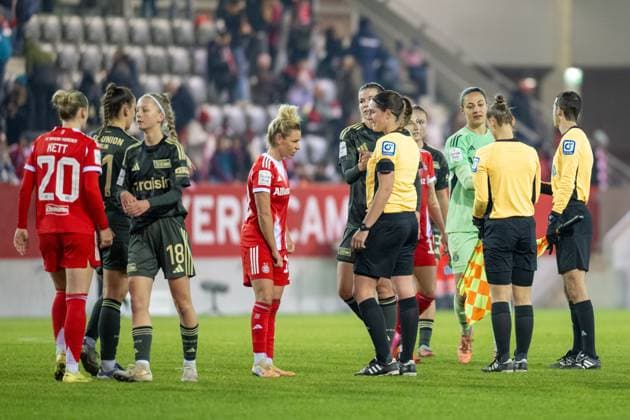 FC Bayern Frauen Siegesjubel zum 4:0, FC Bayern Frauen Muenchen - 1. FC Union Berlin, Google Pixel Frauenbundesliga, 10. Spieltag, 07.11.25 DFB regulations prohibit any use of photographs as image sequences and or quasi-video. (kolbert-press) Muenchen Bayern Deutschland