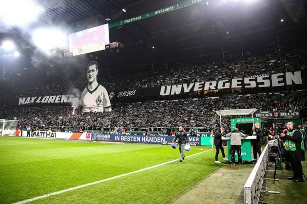 07.11.2025, xmohx, Fussball 1.Bundesliga, SV Werder Bremen - VfL Wolfsburg v.l. Fans Zuschauer Bremen Choreografie Choreographie Max Lorenz (DFL DFB REGULATIONS PROHIBIT ANY USE OF PHOTOGRAPHS as IMAGE SEQUENCES and or QUASI-VIDEO) Bremen