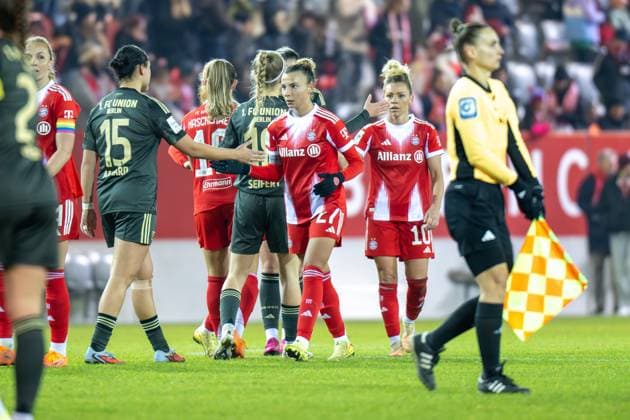 FC Bayern Frauen Siegesjubel zum 4:0, FC Bayern Frauen Muenchen - 1. FC Union Berlin, Google Pixel Frauenbundesliga, 10. Spieltag, 07.11.25 DFB regulations prohibit any use of photographs as image sequences and or quasi-video. (kolbert-press) Muenchen Bayern Deutschland