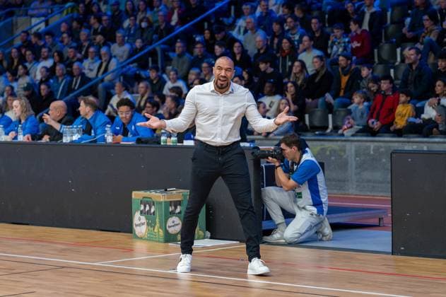 Igor Perovic (Bozic Estriche Knights Kirchheim, Headcoach), GER, PS Karlsruhe Lions vs. Bozic Estriche Knights Kirchheim, BARMER 2. Basketball Bundesliga, 07. Spieltag, Saison 2025 2026, 07.11.2025 GER, PS Karlsruhe Lions vs. Bozic Estriche Knights Kirchheim, BARMER 2. Basketball Bundesliga, 07. Spieltag, Saison 2025 2026, 07.11..2025 Karlsruhe Copyright: xEibner-Pressefoto SilasxKunzx EP_SKZ