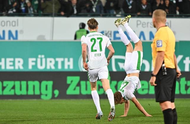07.11.2025 - Fussball - Saison 2025 2026 - 2. Fussball - Bundesliga - 12. Spieltag: SpVgg Greuther Fürth ( Kleeblatt ) - Preußen Münster - Sportfoto Zink MeZi - xmexzix - DFL regulations prohibit any use of photographs as image sequences and or quasi-video - only for editorial use - Torjubel Jubel Freude nach Treffer Tor Torschuß zum 1:0 durch Jannik Dehm ( 23, SpVgg Greuther Fürth )