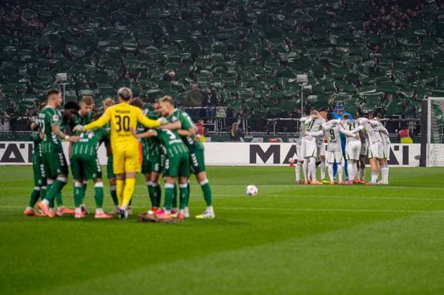 Deutschland, Fussball, 1. Bundesliga, 10. Spieltag, 2025 2026, Werder Bremen - VfL Wolfsburg am 07.11. in Bremen (Weserstadion): Manschaftskreise vor dem Spiel Copyright: xSvenxHeidmannx