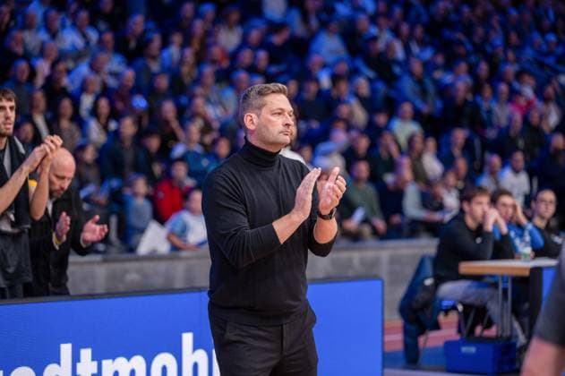 Igor Perovic (Bozic Estriche Knights Kirchheim, Headcoach), GER, PS Karlsruhe Lions vs. Bozic Estriche Knights Kirchheim, BARMER 2. Basketball Bundesliga, 07. Spieltag, Saison 2025 2026, 07.11.2025 GER, PS Karlsruhe Lions vs. Bozic Estriche Knights Kirchheim, BARMER 2. Basketball Bundesliga, 07. Spieltag, Saison 2025 2026, 07.11..2025 Karlsruhe Copyright: xEibner-Pressefoto SilasxKunzx EP_SKZ