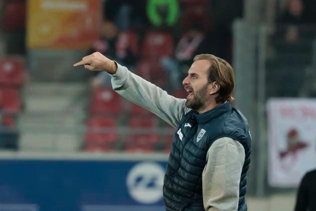 Trainer Ronny Ermel (Babelsberg), Hallescher FC vs. SV Babelsberg 03, Fussball, RL Nordost, 15. Spieltag, Saison 2025 26, 07.11.2025 Halle Leuna Chemie Stadion ST Deutschland