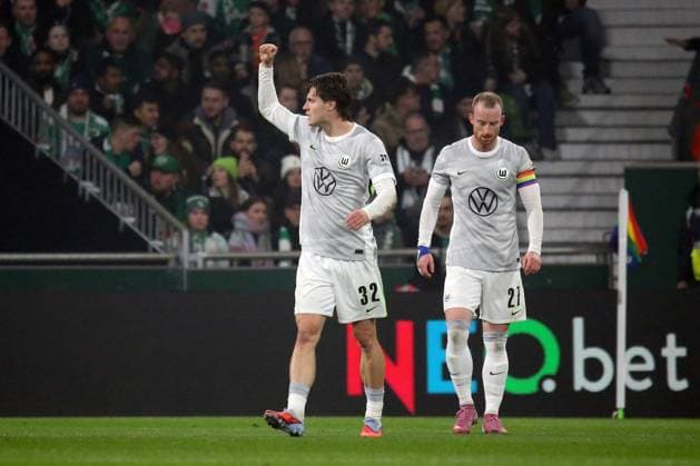 07.11.2025, xmohx, Fussball 1.Bundesliga, SV Werder Bremen - VfL Wolfsburg v.l. Torjubel nach dem Tor zum celebrating the goal celebrate 0:1 durch Mattias Svanberg (VfL Wolfsburg) (DFL DFB REGULATIONS PROHIBIT ANY USE OF PHOTOGRAPHS as IMAGE SEQUENCES and or QUASI-VIDEO) Bremen